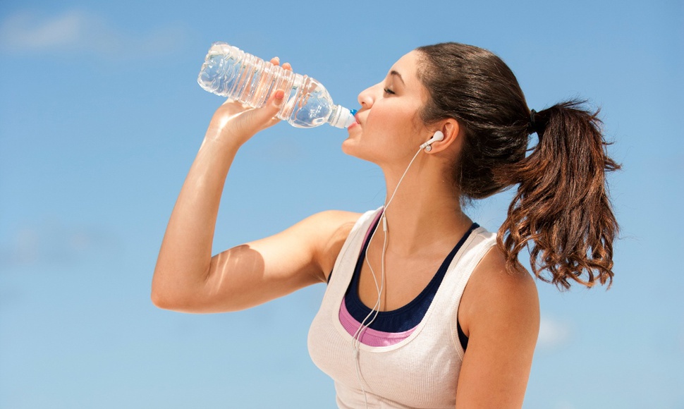 Hidratación y Salud Oral: Más que Solo Beber Agua